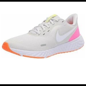 WMNS NIKE REVOLUTION 5